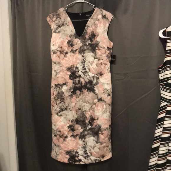 Obscure rose patterned dress. - Picture 1 of 4